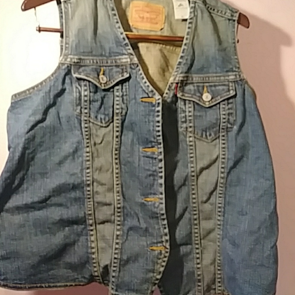 Womens Levi vest